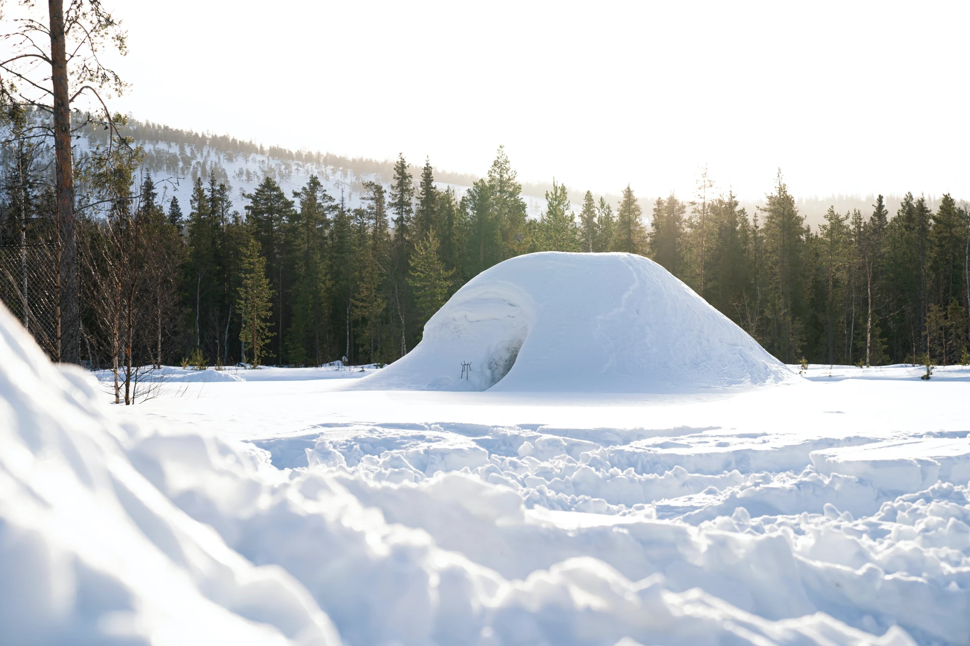 <span class="font-light! text-base!">Building an</span><br>Igloo
